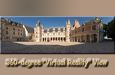 360-degree view in the Blois Château Royal courtyard (David's France Gallery)